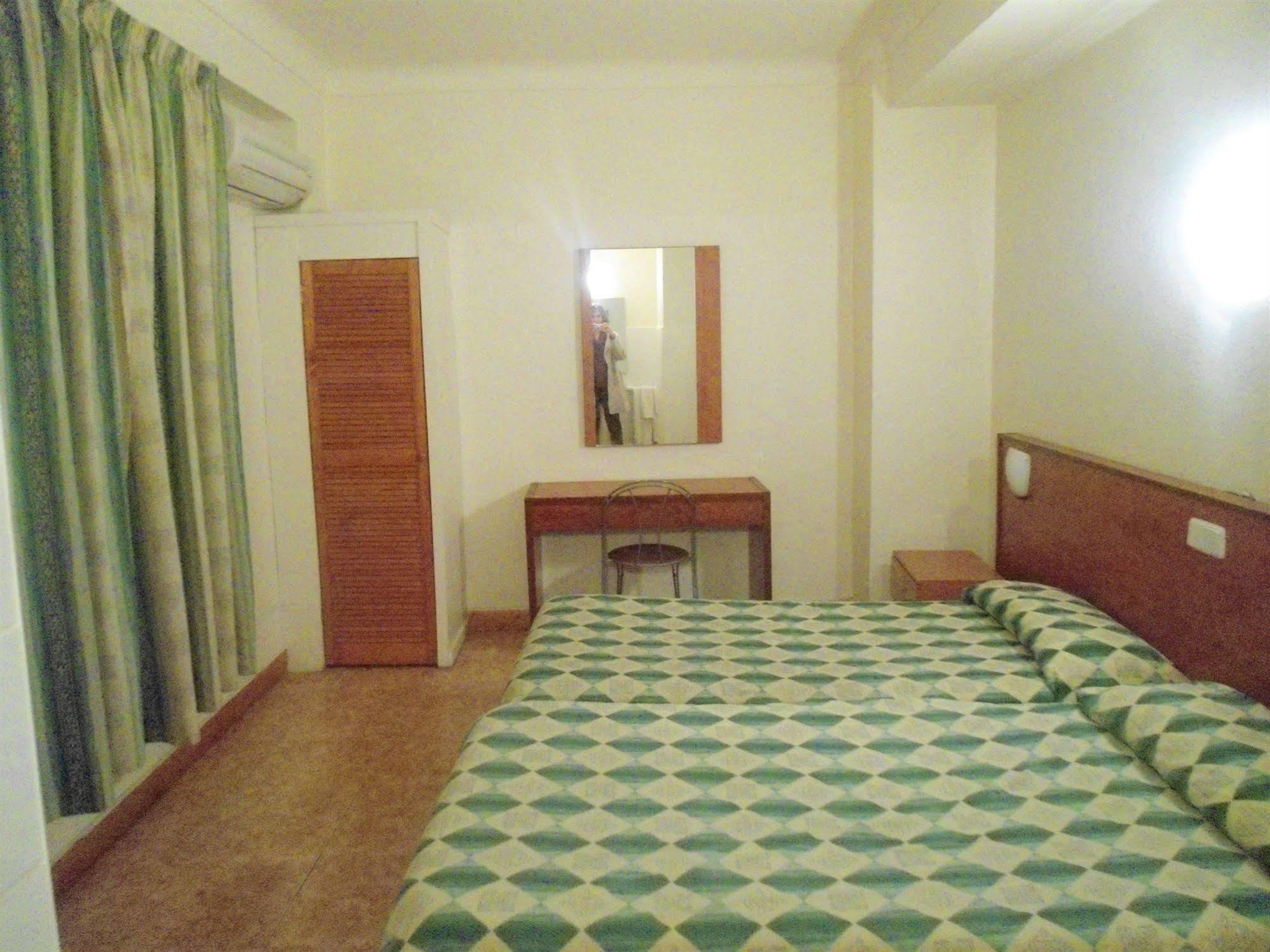อปุนตาโดเรส 8 Hotel ปัลมาเดมายอร์กา ภายนอก รูปภาพ