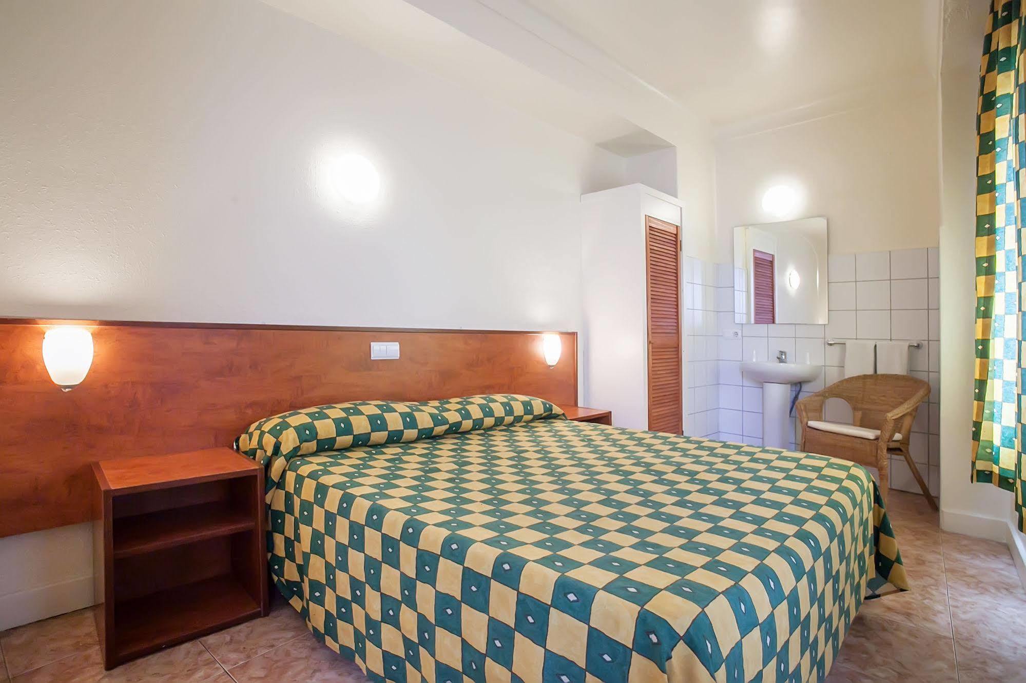 อปุนตาโดเรส 8 Hotel ปัลมาเดมายอร์กา ภายนอก รูปภาพ